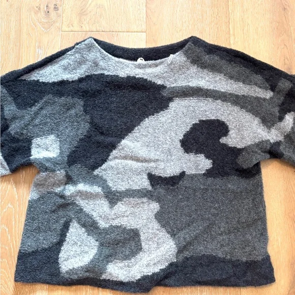 NWOT Margaret O'Leary Black & Gray Sweater, with Gathered Sleeves, Size XS